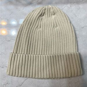 UNIQLO — Beanie